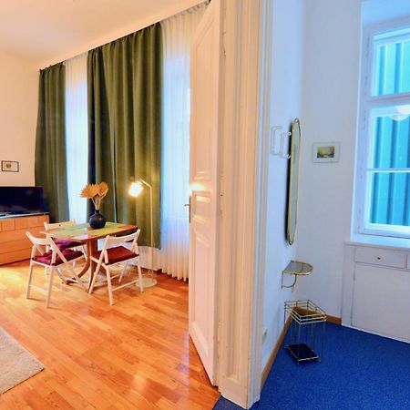 Charming With Balcony In Hip & Trendy Margareten Відень Екстер'єр фото
